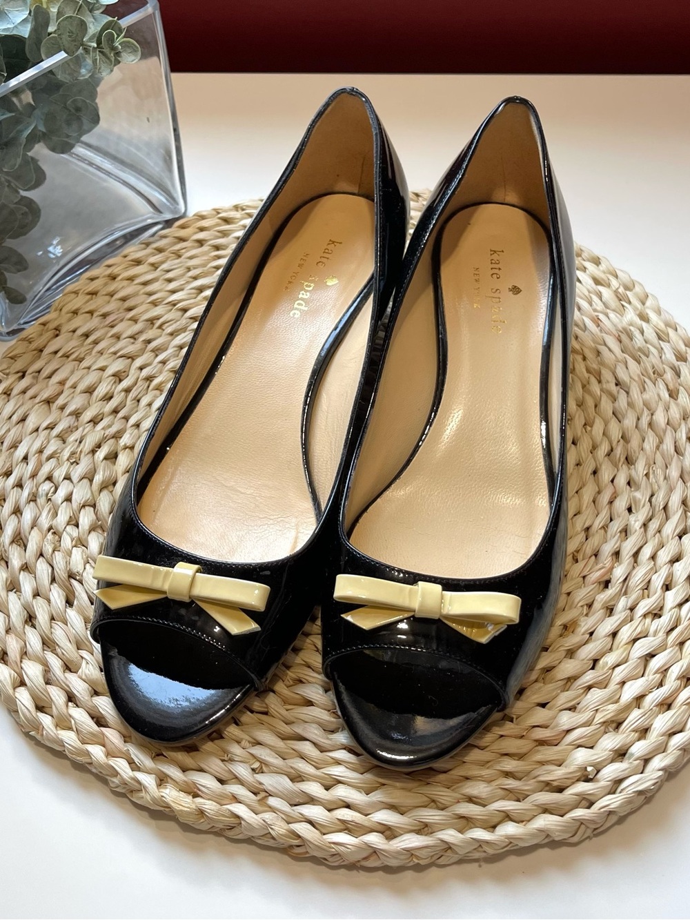 Kate Spade Black Patent Leather Open Peep-Toe Sandals Cream Bow Made in Italy